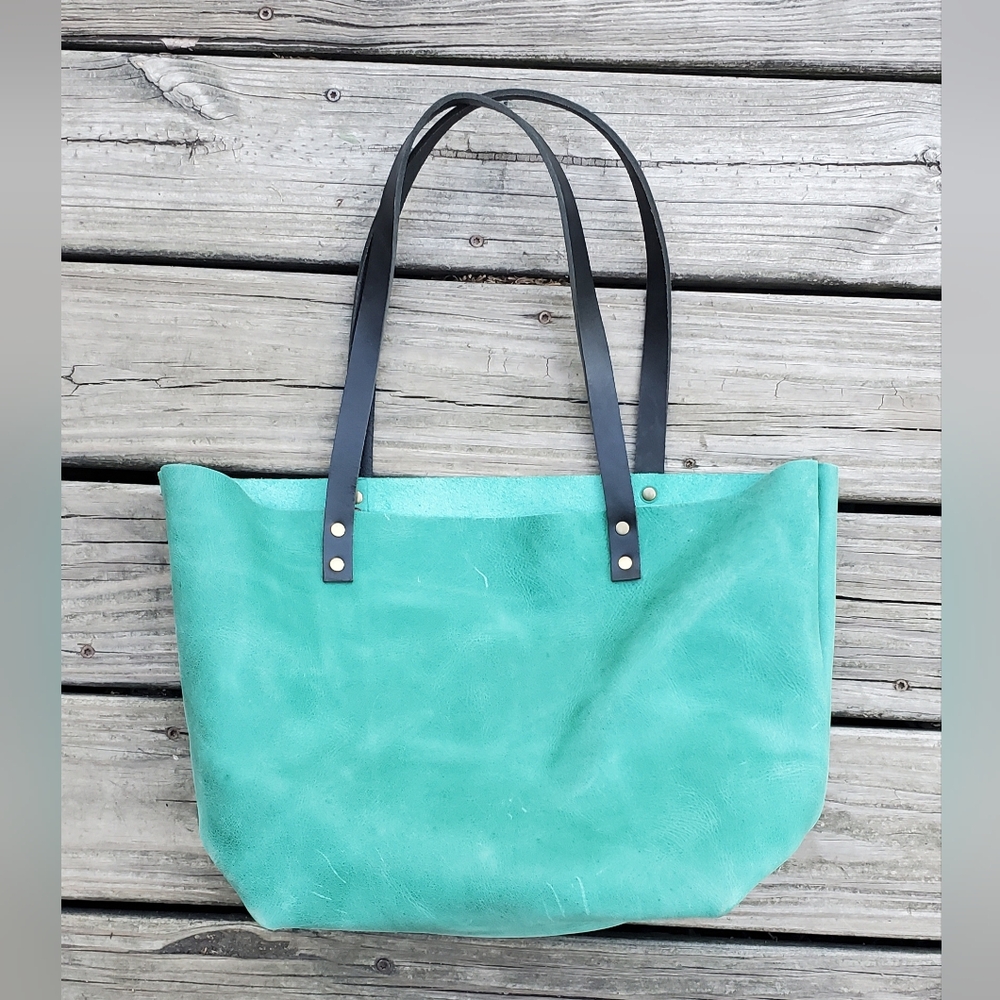 Portland Leather Green Tote Bag - Picture 9 of 9